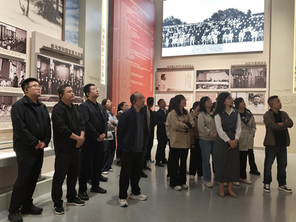 傳承革命精神，凝聚奮進力量——公司第一、第六黨支部聯(lián)合開展主題黨日活動